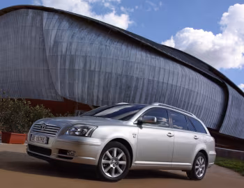 Toyota Avensis Wagon '2003–06