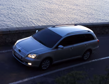 Toyota Avensis Wagon '2003–06