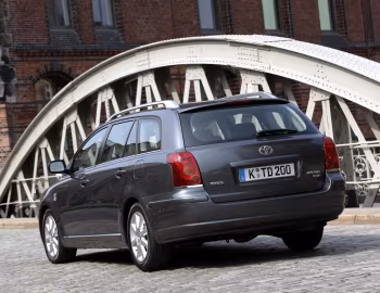 Toyota Avensis Wagon '2003–06