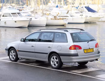 Toyota Avensis Combi [Worldwide] (T220) '1997–2000