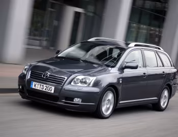 Toyota Avensis Wagon '2003–06
