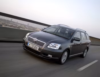 Toyota Avensis Wagon '2003–06