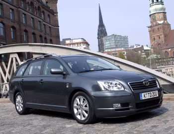 Toyota Avensis Wagon '2003–06
