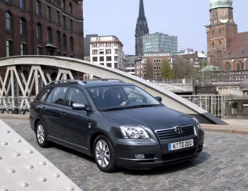 Toyota Avensis Wagon '2003–06