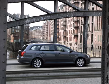 Toyota Avensis Wagon '2003–06