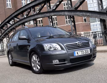 Toyota Avensis Wagon '2003–06