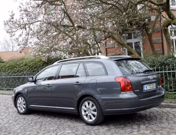 Toyota Avensis Wagon '2003–06