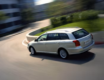 Toyota Avensis Wagon '2003–06