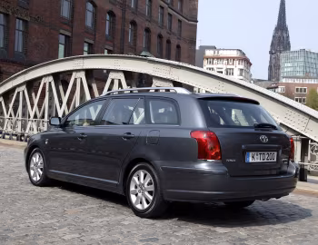 Toyota Avensis Wagon '2003–06