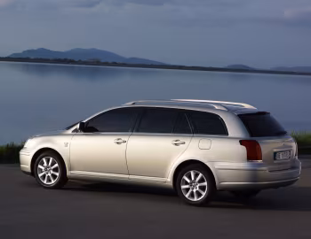 Toyota Avensis Wagon '2003–06