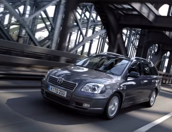 Toyota Avensis Wagon '2003–06