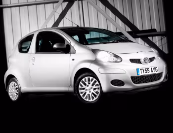Toyota Aygo "Platinum" 3-door [UK-spec] '06.2009–02.2010