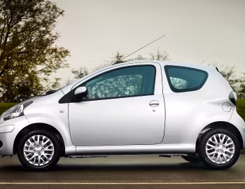 Toyota Aygo "Platinum" 3-door [UK-spec] '06.2009–02.2010
