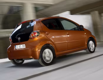 Toyota Aygo 5-door [EU-spec] '2012–14