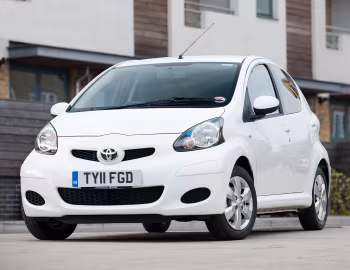 Toyota Aygo "Go!" 5-door [UK-spec] '01.2011–01.2012