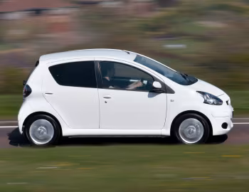 Toyota Aygo "Go!" 5-door [UK-spec] '01.2011–01.2012