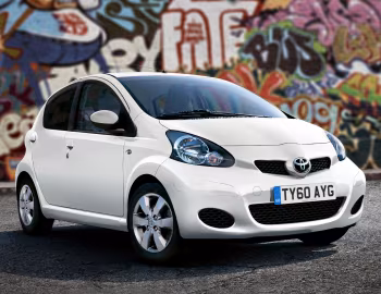 Toyota Aygo "Go!" 5-door [UK-spec] '01.2011–01.2012
