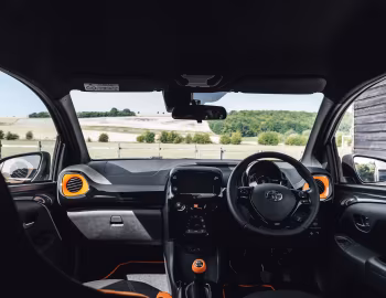 Panel frontal Toyota Aygo "JBL Edition" [UK-spec] '2020–21