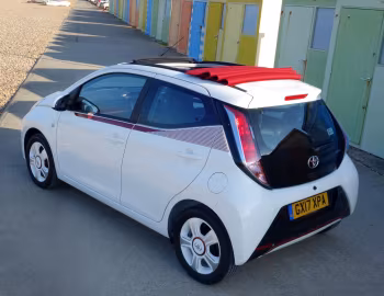Toyota Aygo x-claim 5-door [UK-spec] '2017