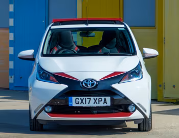 Toyota Aygo x-claim 5-door [UK-spec] '2017