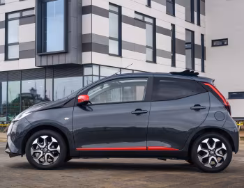 Toyota Aygo x-trend 5-door [UK-spec] '2019–21