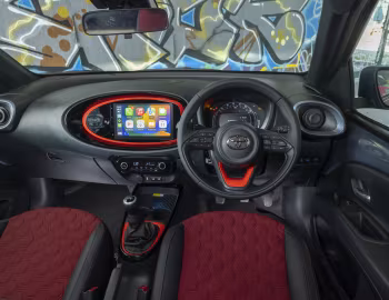Panel frontal Toyota Aygo X "Undercover" [UK-spec] '2023–pr.