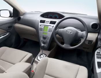 Інтэр'ер Toyota Belta (P92/96) '08.2008–06.2012