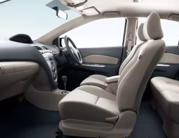 Інтэр'ер Toyota Belta (P92/96) '08.2008–06.2012