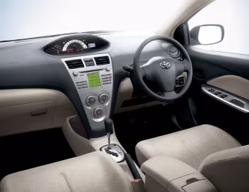 Интерьер Toyota Belta (P92/96) '11.2005–08.2008