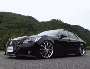 Bold World Toyota Crown Athlete (S210) '12.2012–15