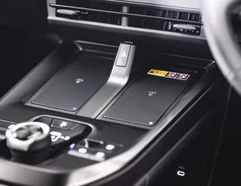 Interior Toyota bZ4X [UK-spec] '2025–pr.