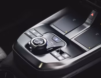 Interior Toyota bZ4X [UK-spec] '2025–pr.