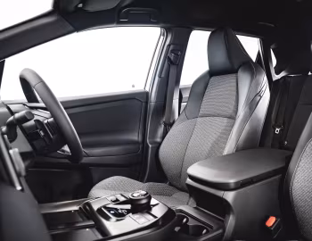Interior Toyota bZ4X [UK-spec] '2025–pr.
