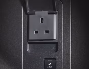 Interior Toyota bZ4X [UK-spec] '2025–pr.