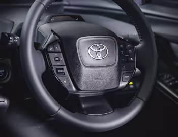 Interior Toyota bZ4X [UK-spec] '2025–pr.