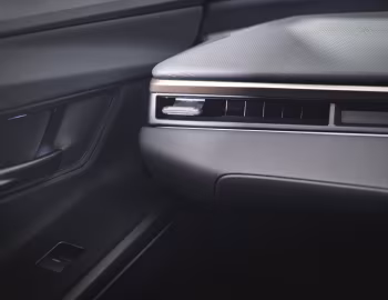 Interior Toyota bZ4X [UK-spec] '2025–pr.