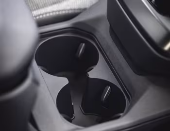 Interior Toyota bZ4X [UK-spec] '2025–pr.