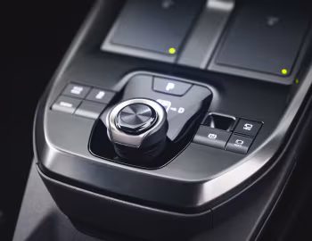 Interior Toyota bZ4X [UK-spec] '2025–pr.