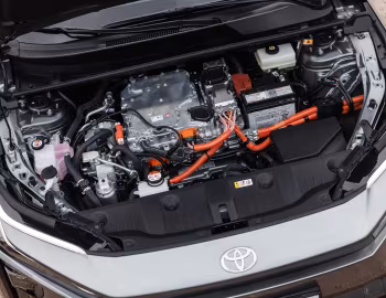 Bajo el capó Toyota bZ4X AWD [EU-spec] '2025–pr.