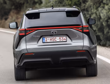Toyota bZ4X AWD [EU-spec] '2025–pr.