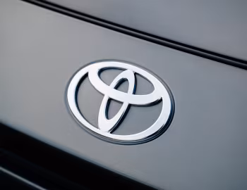 Logotipo Toyota C-HR+ [UK-spec] '2026