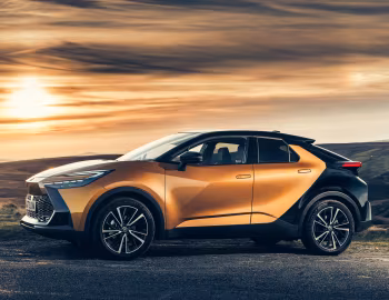 Toyota C-HR HEV [UK-spec] '2023–pr.