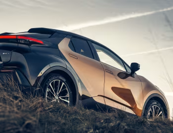 Toyota C-HR HEV [UK-spec] '2023–pr.