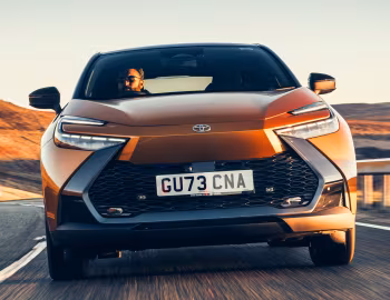 Toyota C-HR HEV [UK-spec] '2023–pr.
