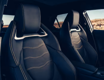 Interior Toyota C-HR HEV [UK-spec] '2023–pr.