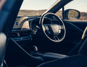 Interior Toyota C-HR HEV [UK-spec] '2023–pr.