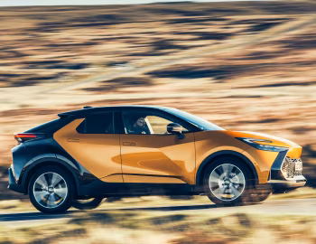 Toyota C-HR HEV [UK-spec] '2023–pr.