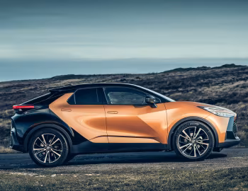 Toyota C-HR HEV [UK-spec] '2023–pr.