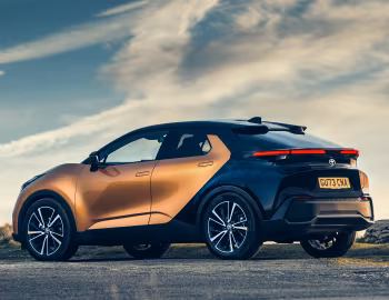 Toyota C-HR HEV [UK-spec] '2023–pr.