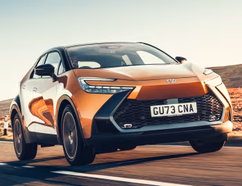 Toyota C-HR HEV [UK-spec] '2023–pr.